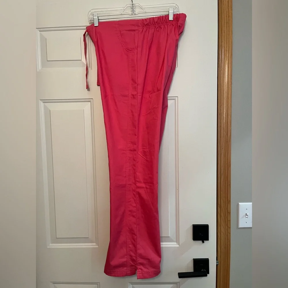 Women’s Carhartt watermelon pink textured scrub pant. Size medium - Picture 3 of 14